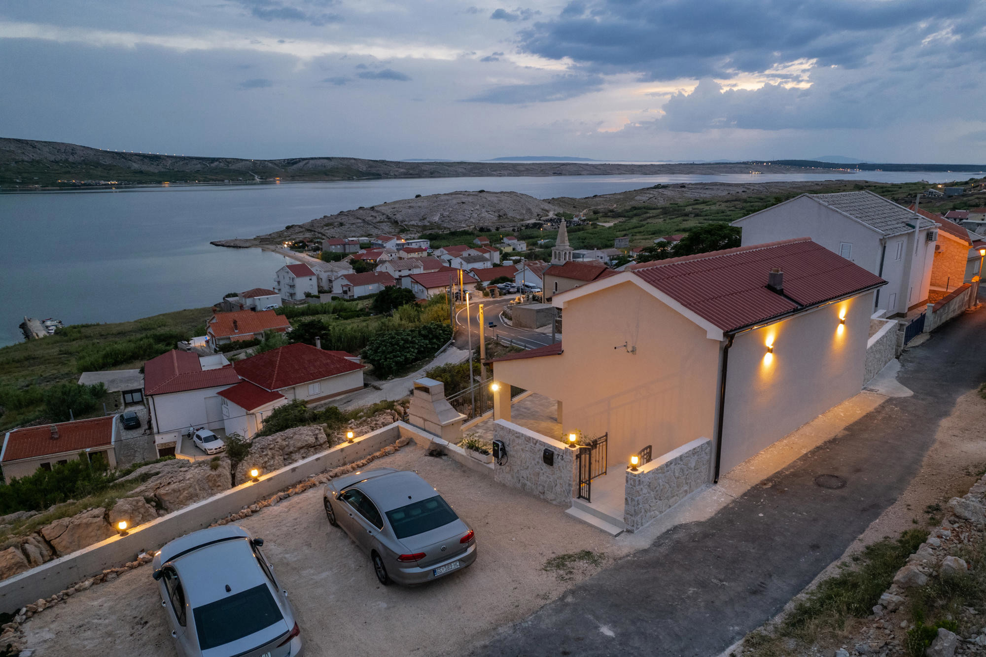 Moderna vila na Pagu prodaje se za 695 tisuća eura, ima 80 kvadrata i grijani bazen