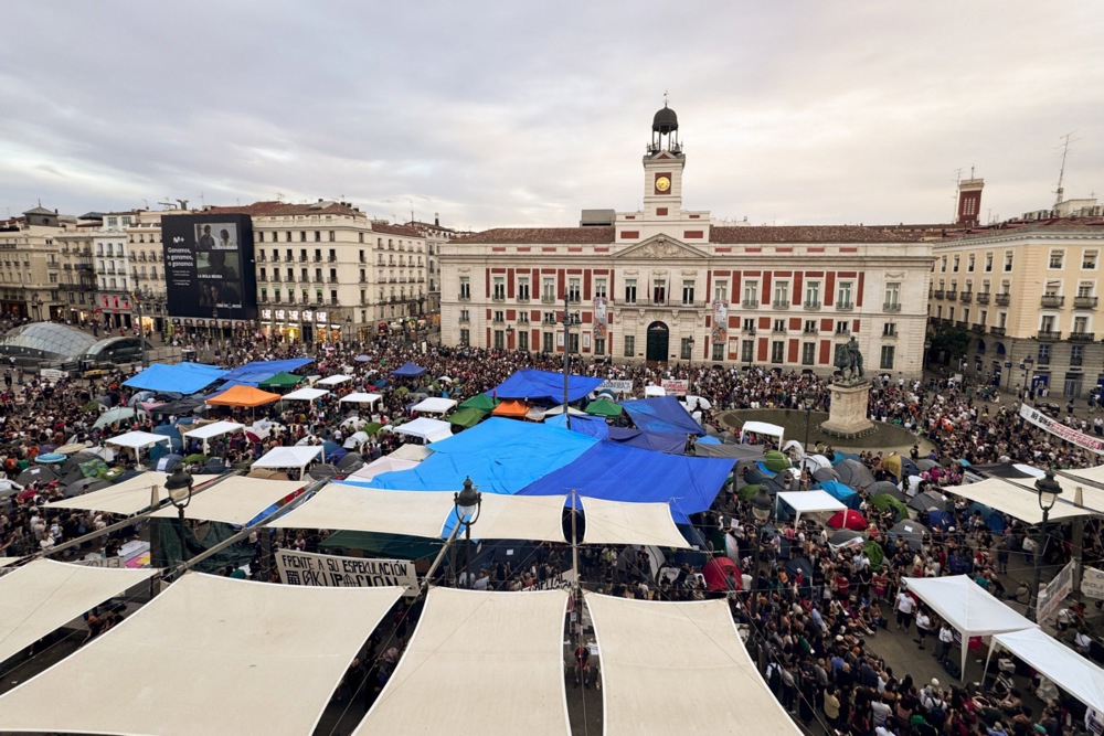 30.000 prosvjednika marširalo ulicama Madrida. Stotine šatora postavljene na trgu
