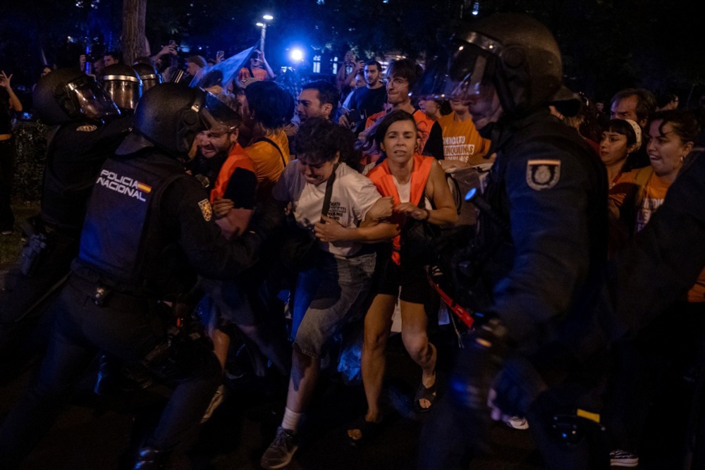 30.000 prosvjednika marširalo ulicama Madrida. Stotine šatora postavljene na trgu