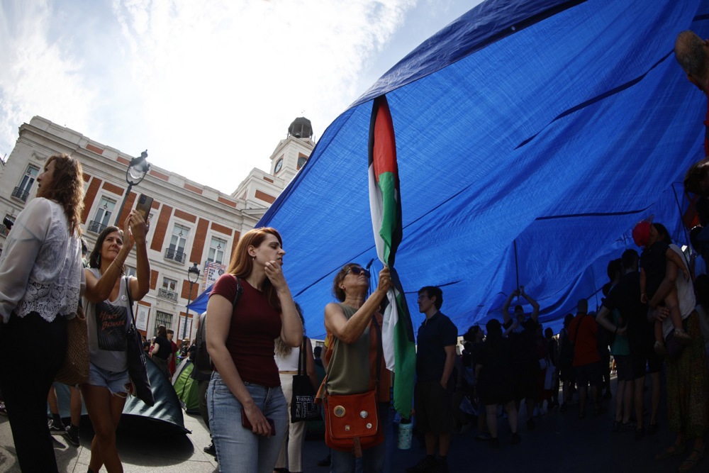 30.000 prosvjednika marširalo ulicama Madrida. Stotine šatora postavljene na trgu