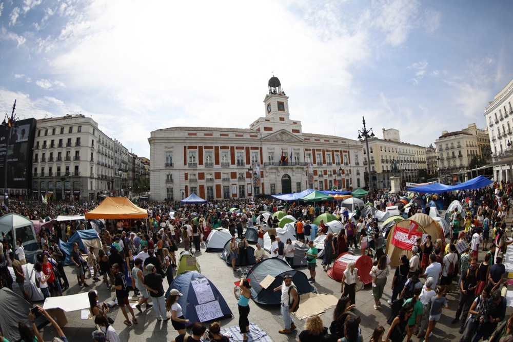 30.000 prosvjednika marširalo ulicama Madrida. Stotine šatora postavljene na trgu