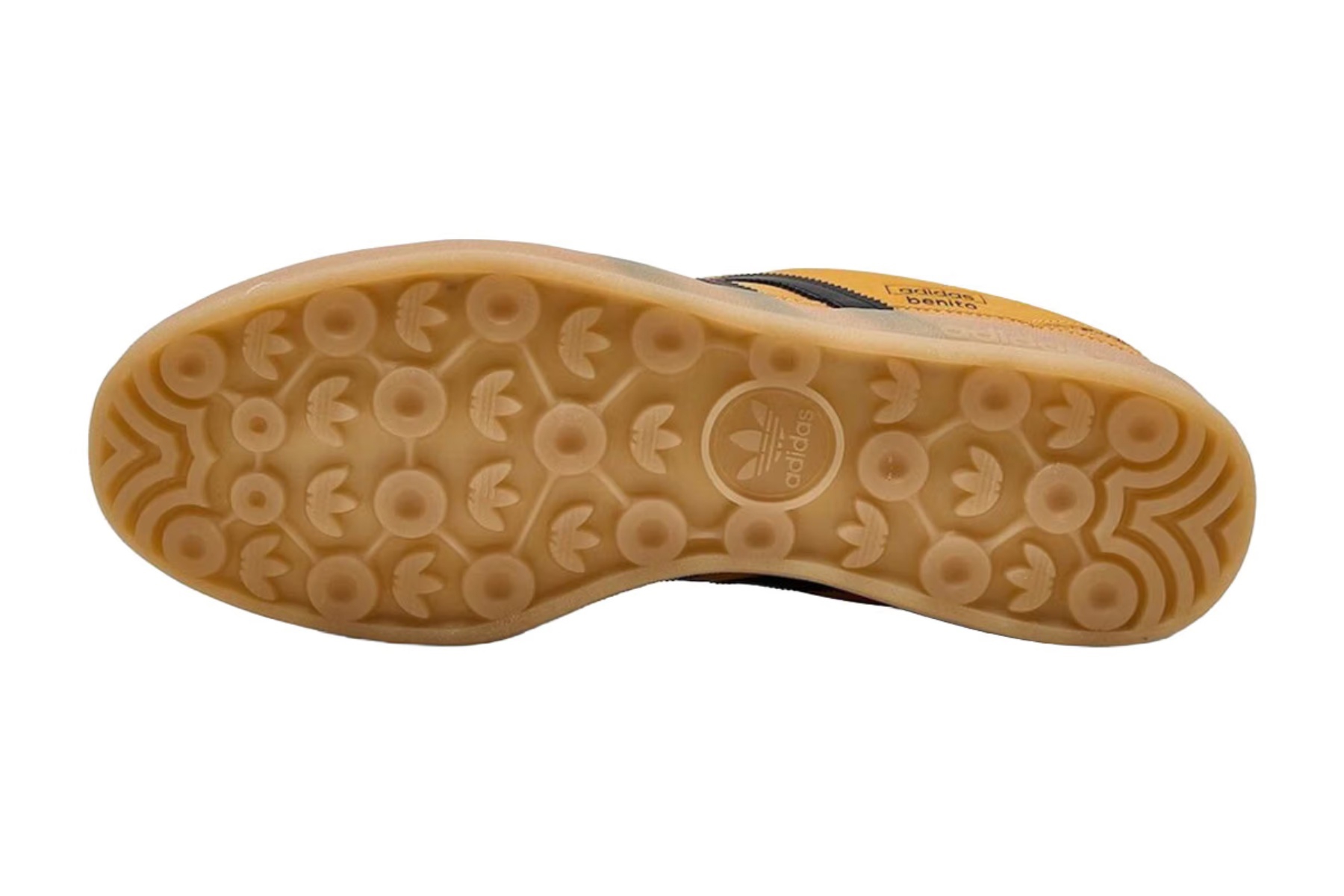 Nove Adidas Gazelle izgledaju kao bumbar, a potpisuje ih Bad Bunny