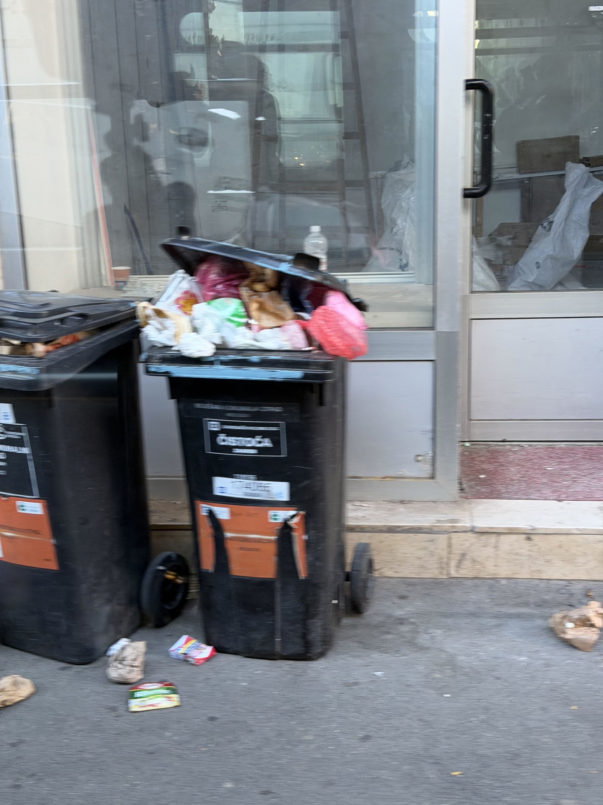 U Zagrebu je sve više smeća zbog štrajka Čistoće, pogledajte fotografije