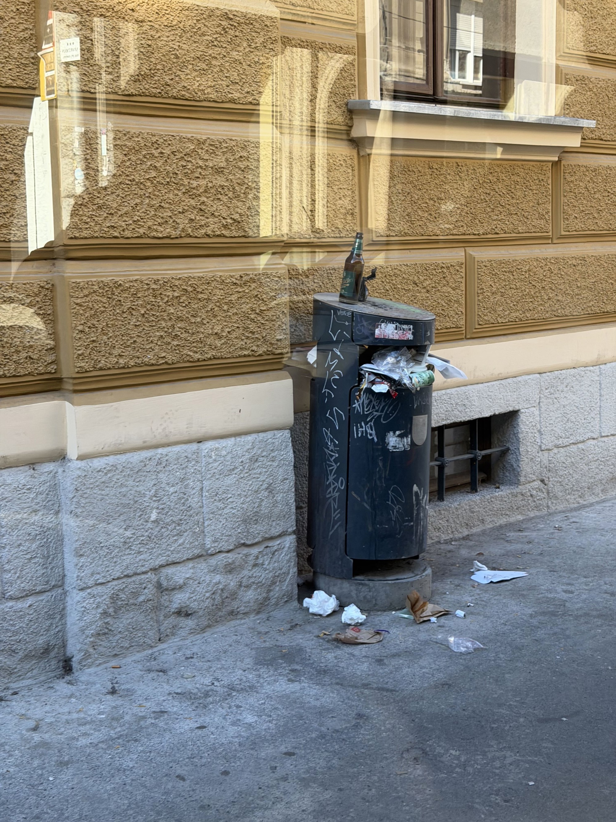 U Zagrebu je sve više smeća zbog štrajka Čistoće, pogledajte fotografije