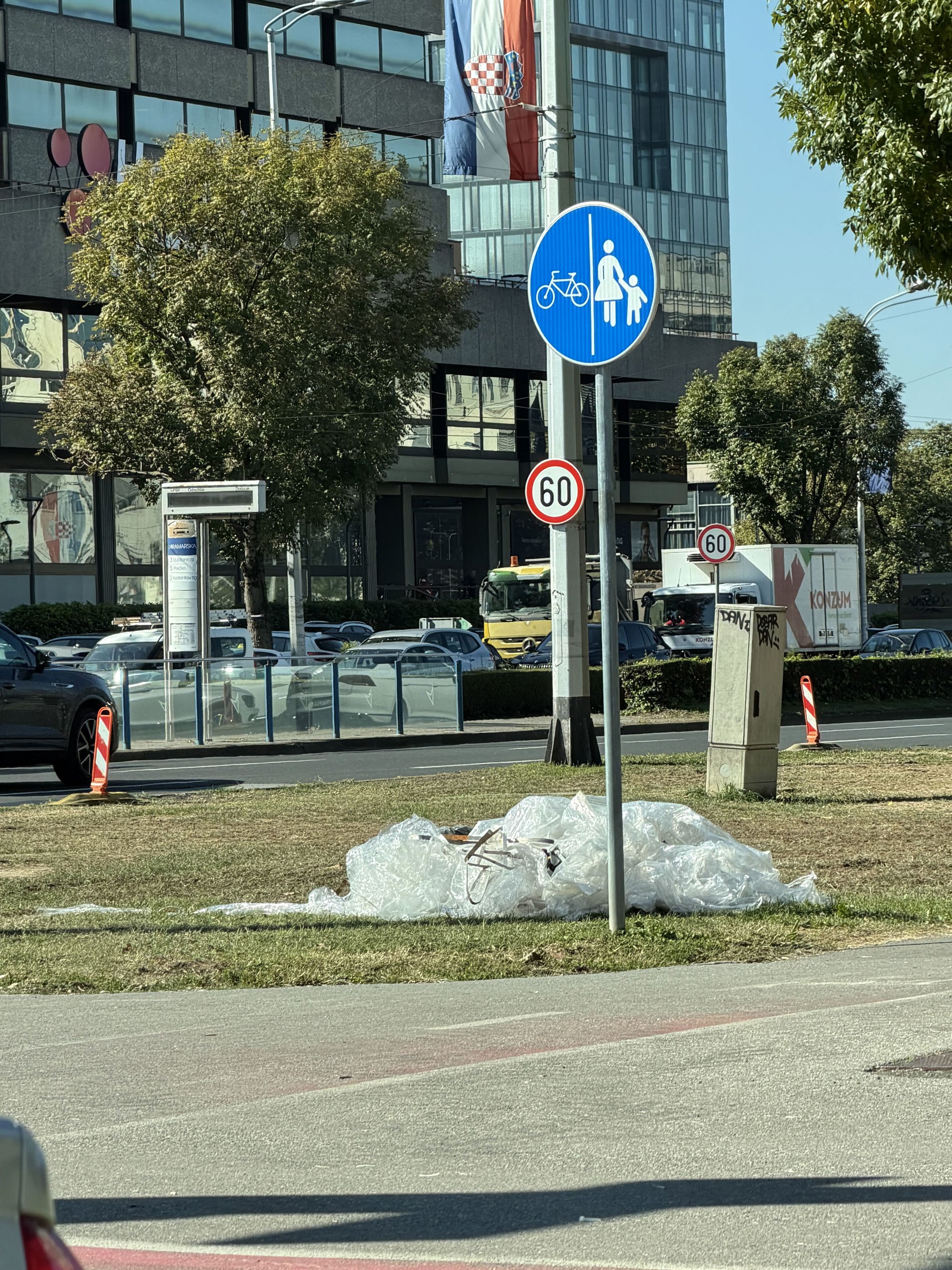 U Zagrebu je sve više smeća zbog štrajka Čistoće, pogledajte fotografije