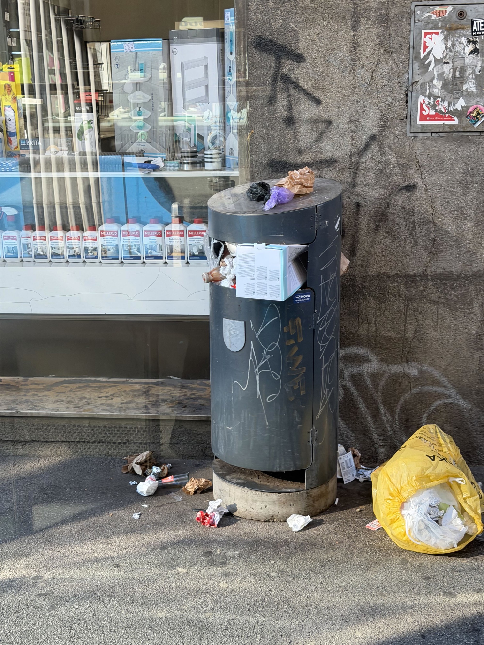 U Zagrebu je sve više smeća zbog štrajka Čistoće, pogledajte fotografije