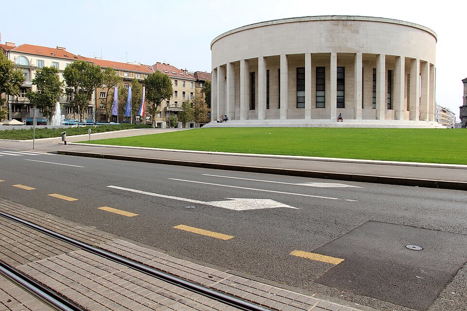 Spomenik srpskom kralju, ustaška džamija i partizanski muzej. Ovo je čudo Zagreba