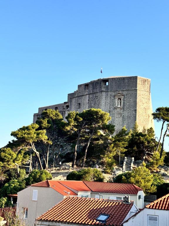 Dubrovnik zatvorio vrtić jer im "ne treba". Sad u toj zgradi HDZ-ovac ima apartmane