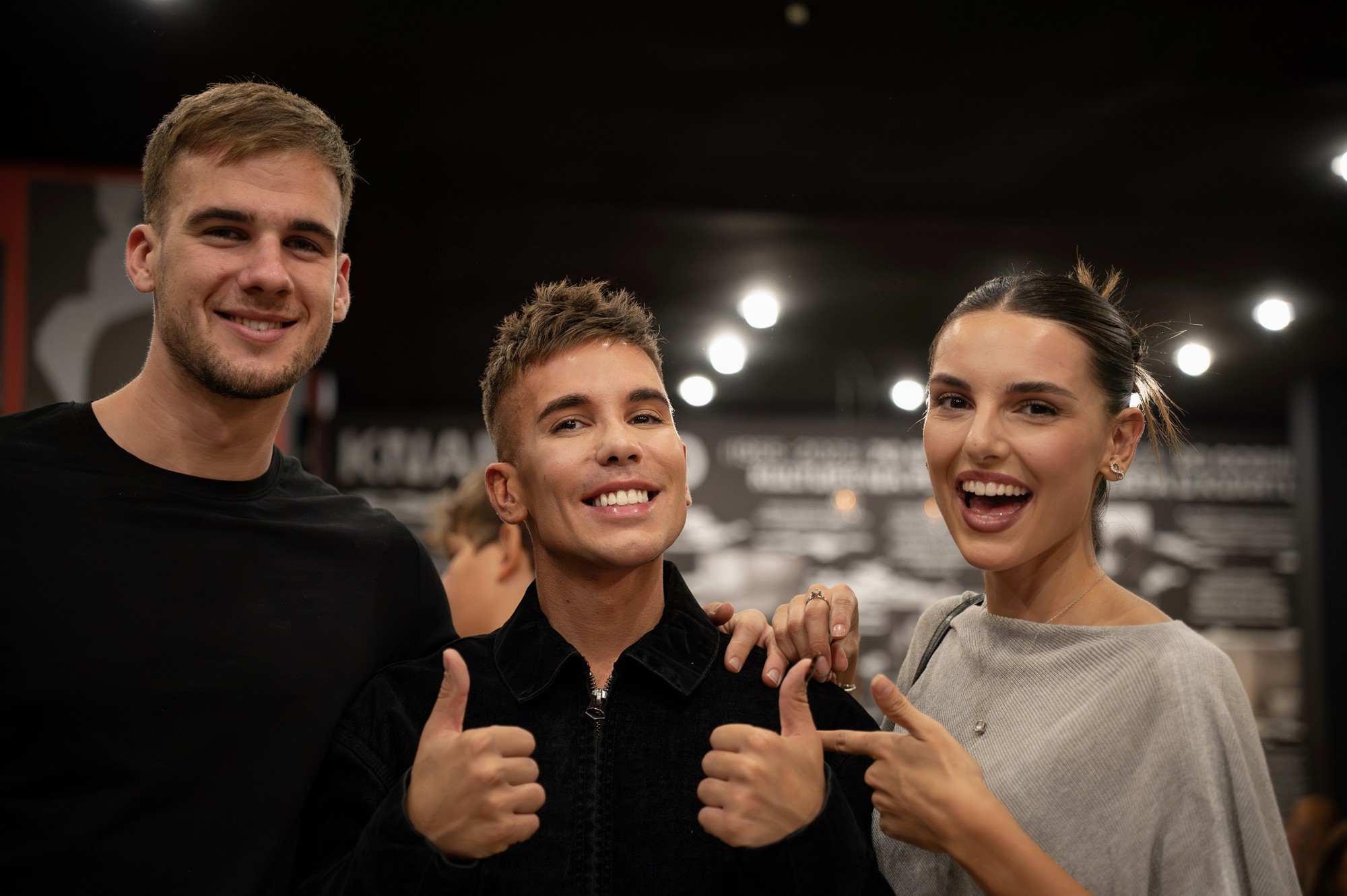 Gomila poznatih lica pojavila se na predstavi "Sve je to u vašoj glavi"