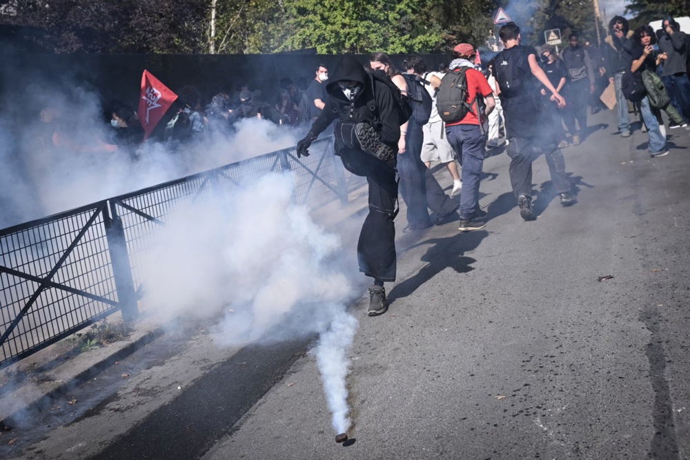 U Francuskoj se zatvara 500 škola. "Među učenike se ubacili ekstremni ljevičari"