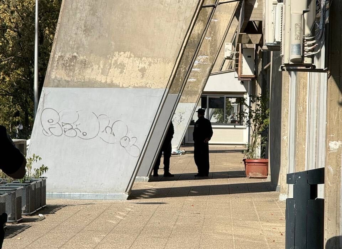 FOTO Dojava o bombi u školi u Zagrebu, evakuirani učenici. Sve pregledano, nema bombe