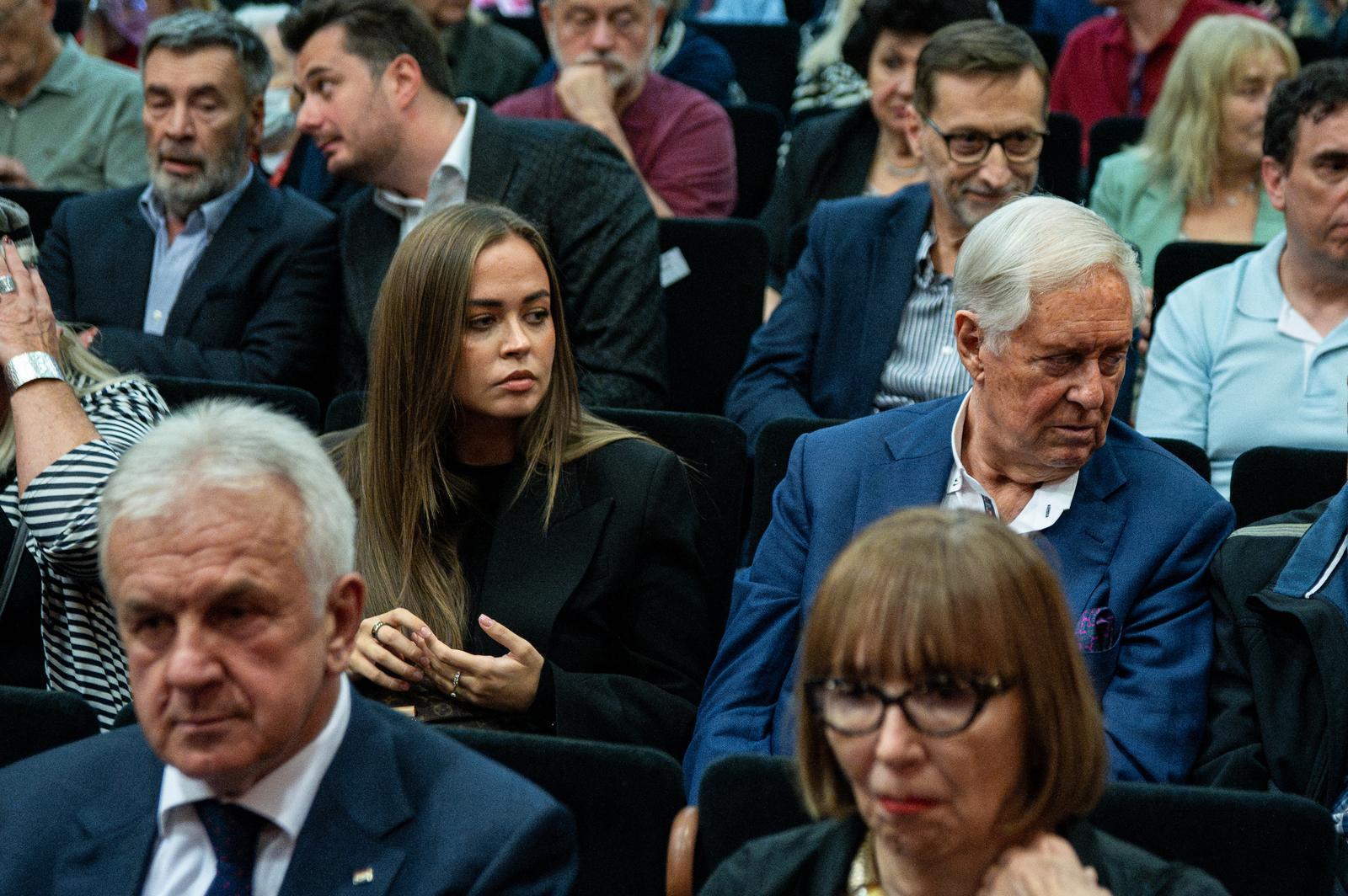 Severina, Jandroković, Radeljak... Tko je sve bio na promociji knjige Anje Šovagović?