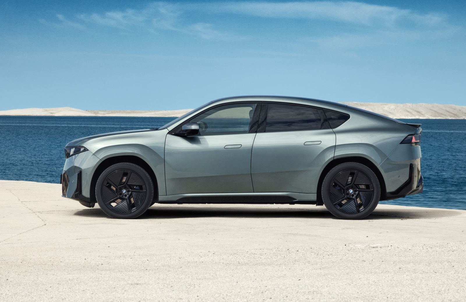 BMW predstavio iX4: električni SUV-kupe iz serije "Neue Klasse"