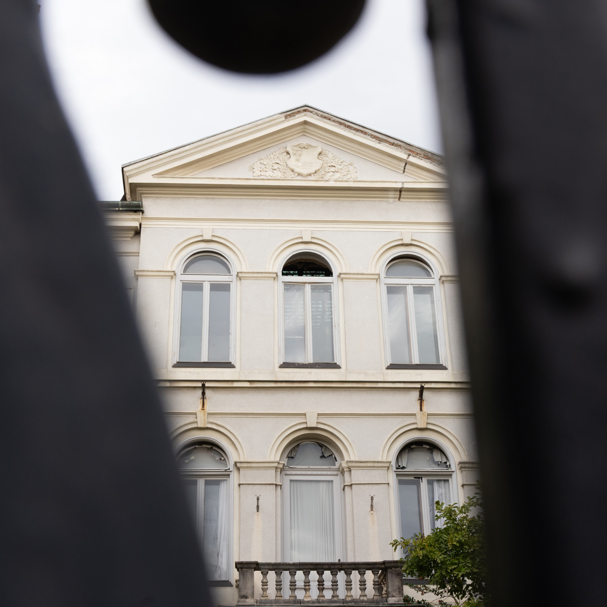 U ovoj palači Tuđman je pod zlatom i freskama šefovao komunističkim institutom