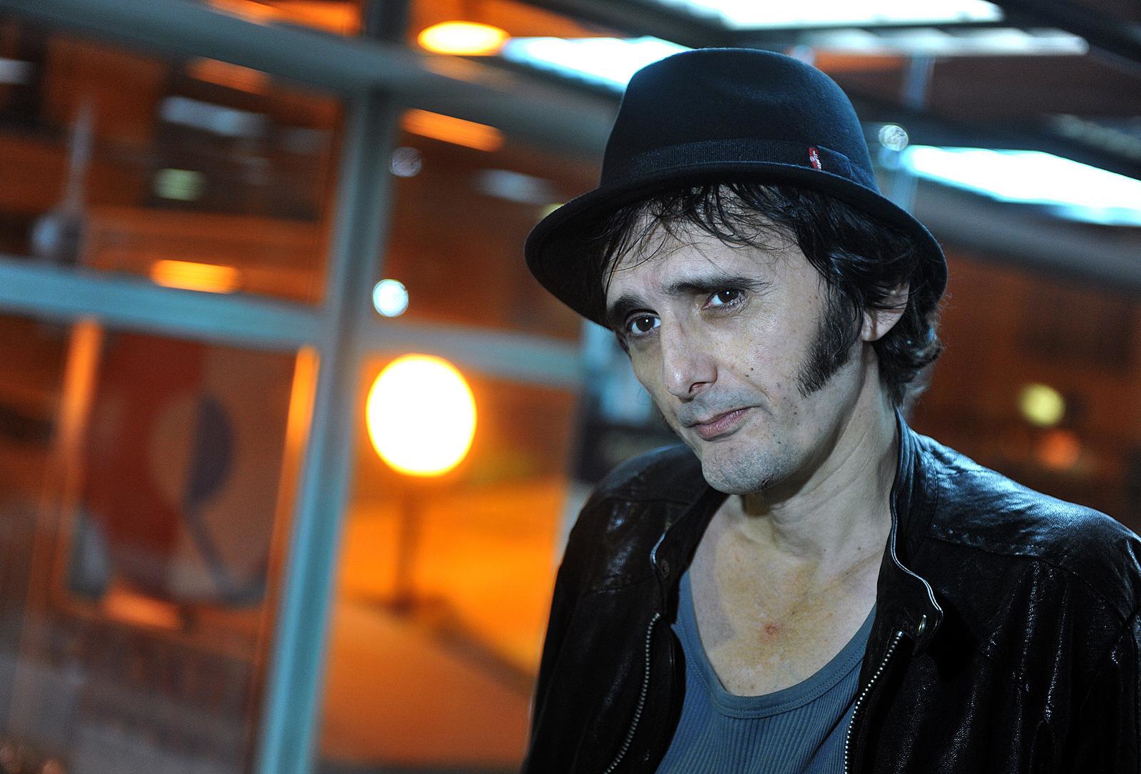Goran Bare i Majke predstavili album Teške boje i potpisivali ga za fanove. 10.10.2011. 