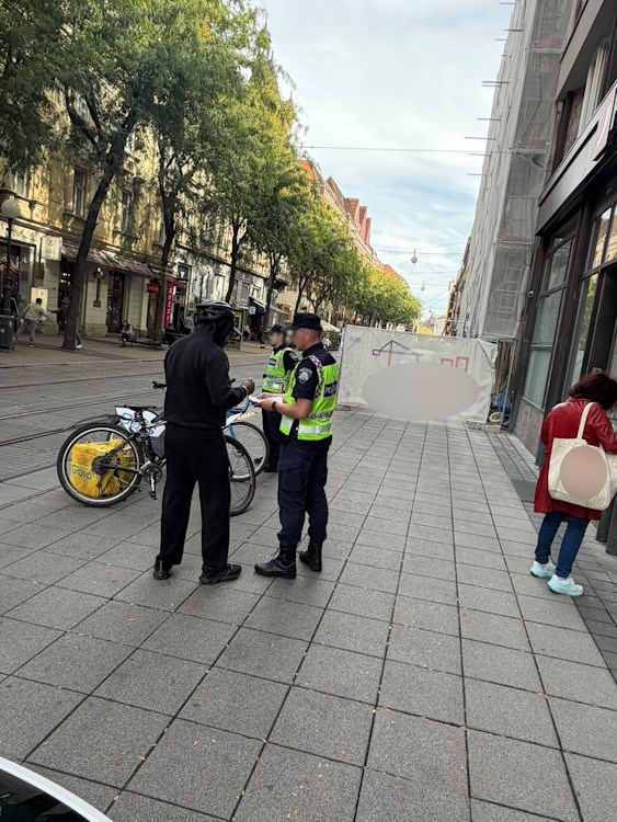 Policija zaustavljala bicikliste i vozače romobila u Zagrebu. Oduzela pet romobila