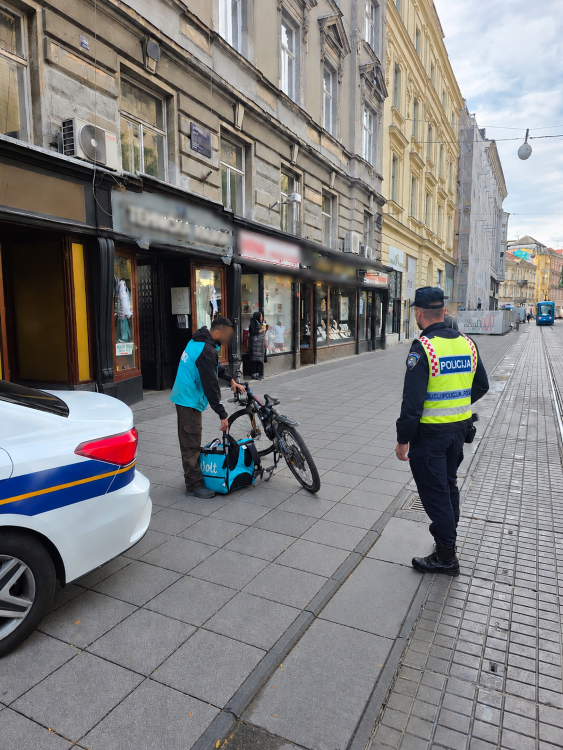 Policija zaustavljala bicikliste i vozače romobila u Zagrebu. Oduzela pet romobila