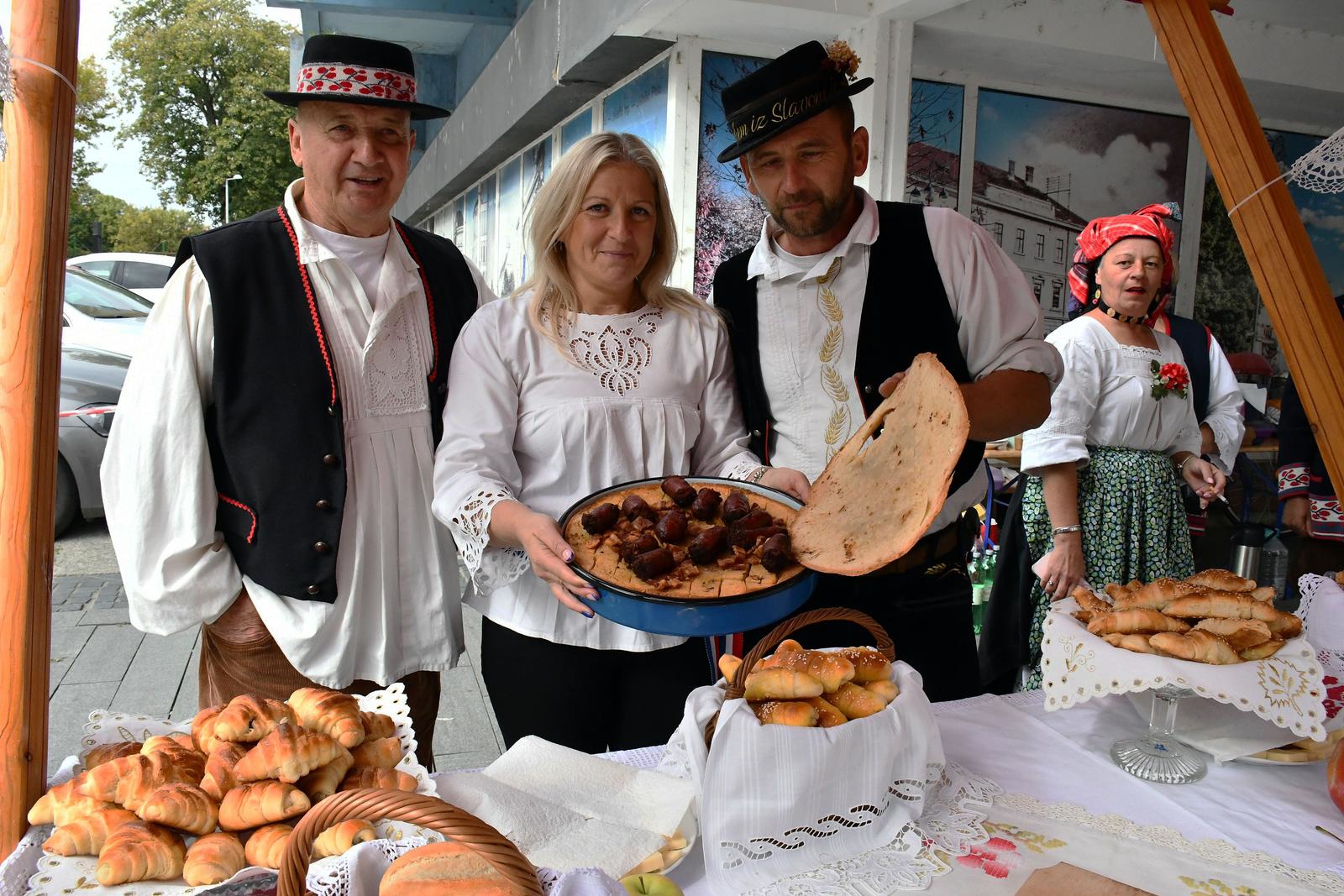 Slavlje slavonske tradicije i baštine: Treći Pogača Fest održan u Slavonskom Brodu