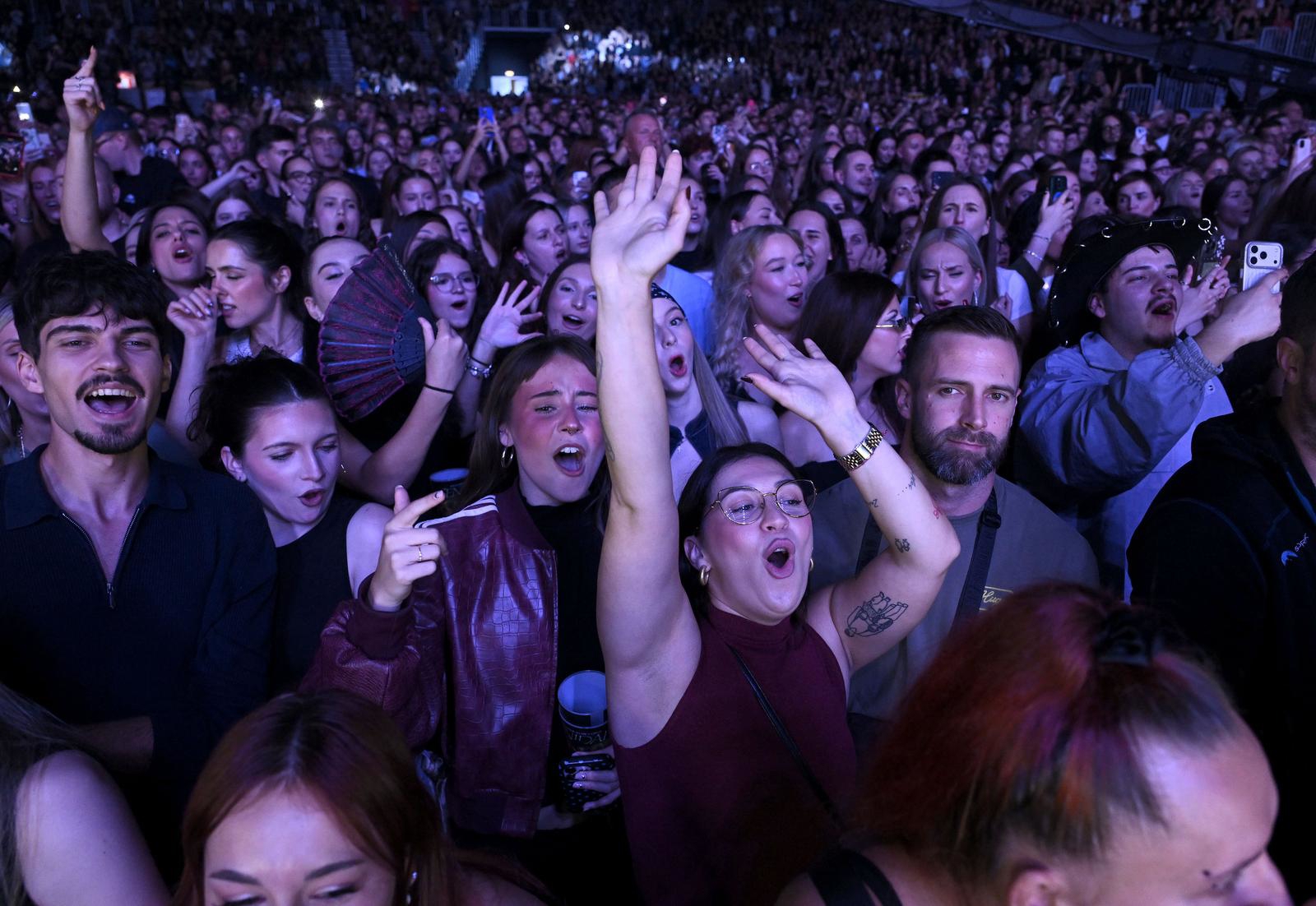 FOTO Senidah u kožnjaku napravila show u rasprodanoj Areni Zagreb