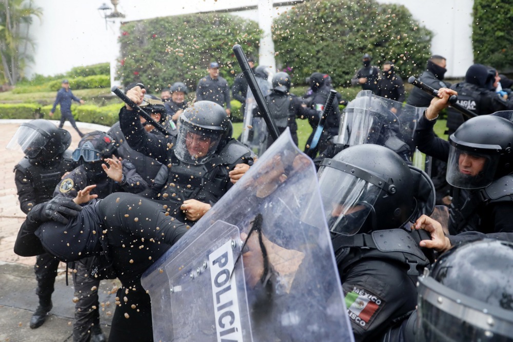FOTO Tisuće ljudi na ulicama Meksika zbog prljave vode. Sukobili se s policijom