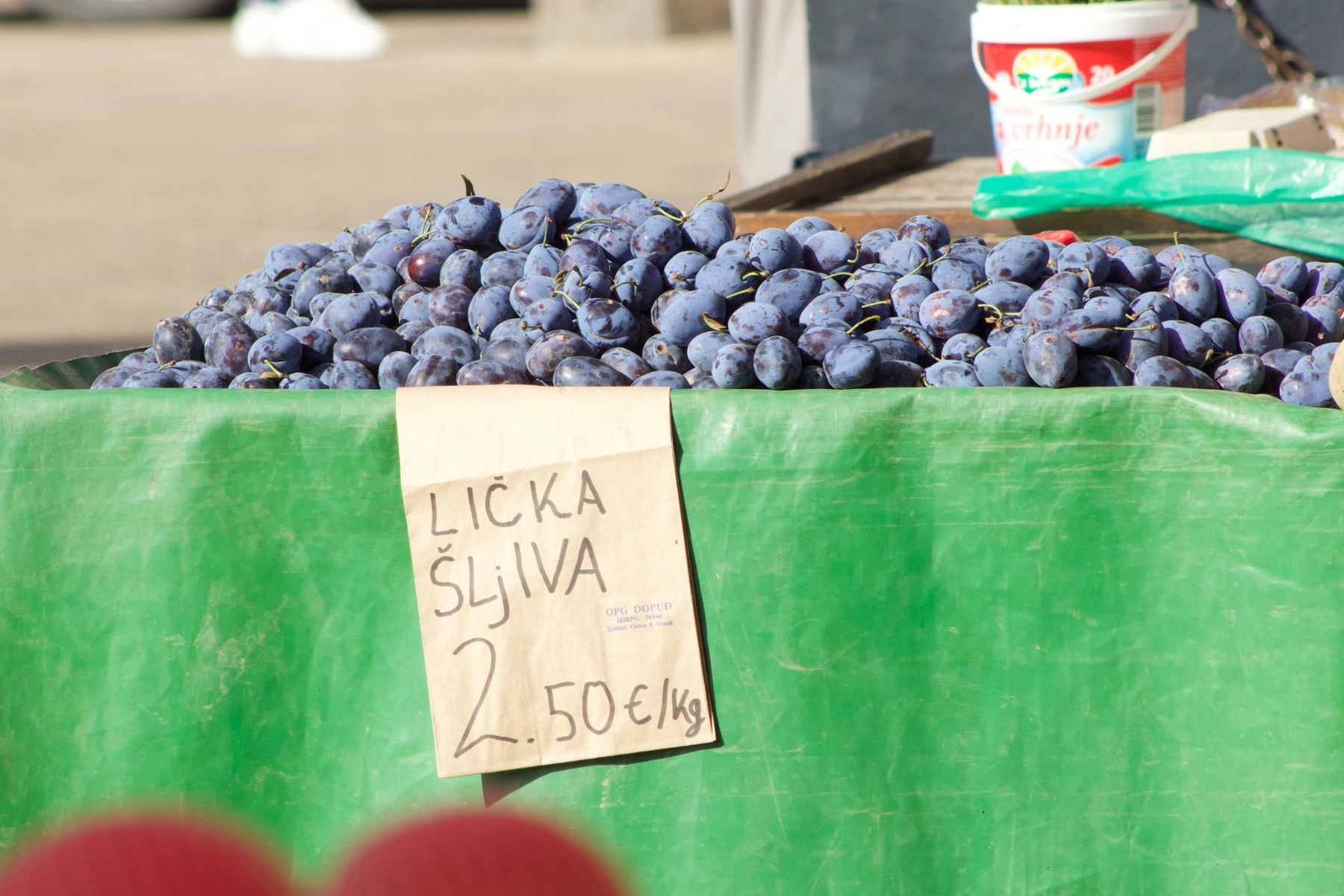 Kesteni, mandarine i buče stigli na zagrebačke tržnice. Pogledajte cijene