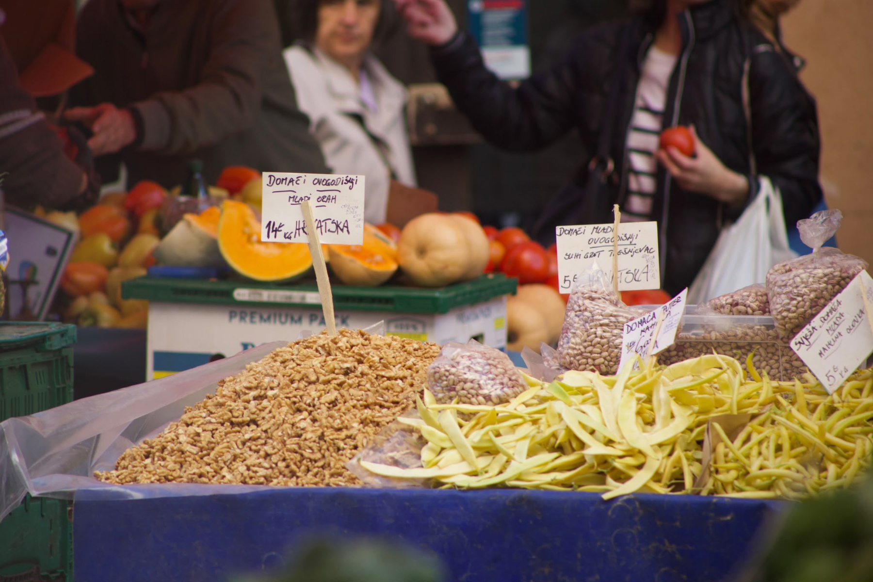 Kesteni, mandarine i buče stigli na zagrebačke tržnice. Pogledajte cijene