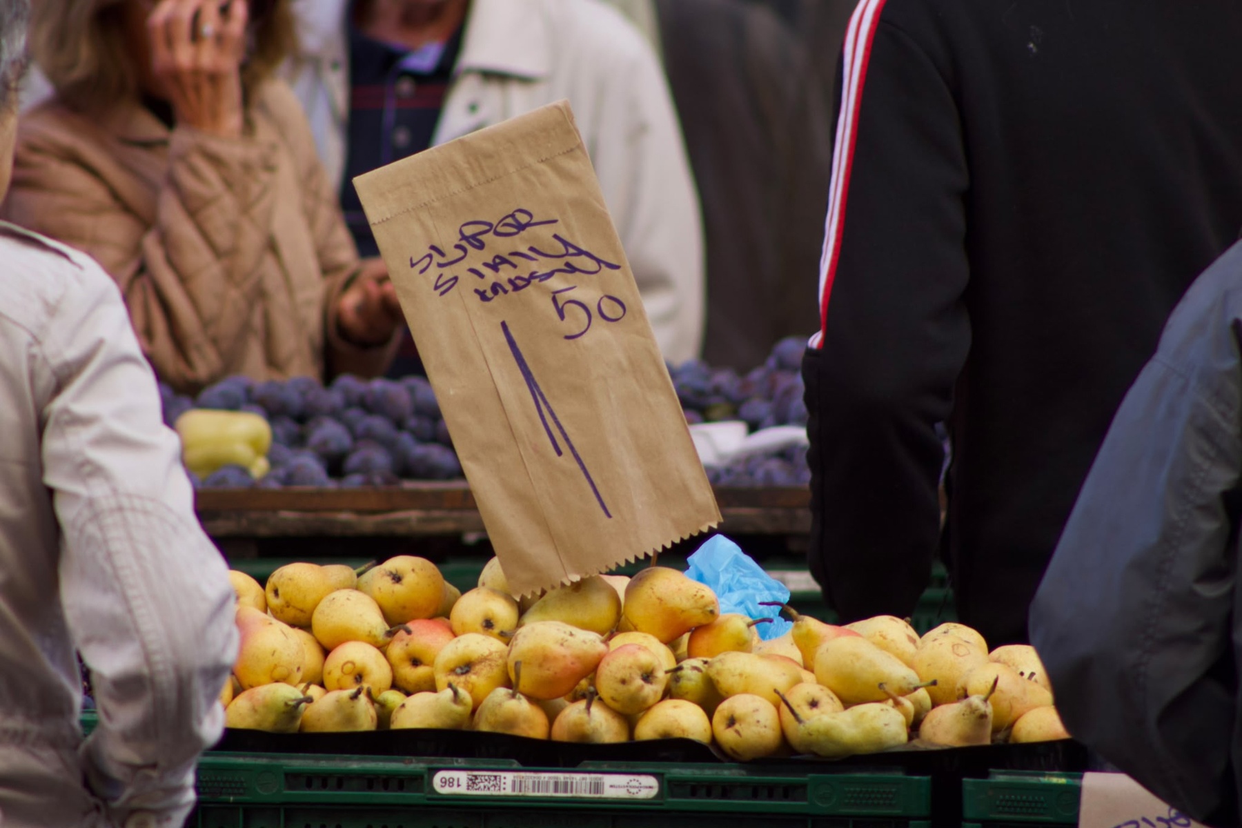 Kesteni, mandarine i buče stigli na zagrebačke tržnice. Pogledajte cijene