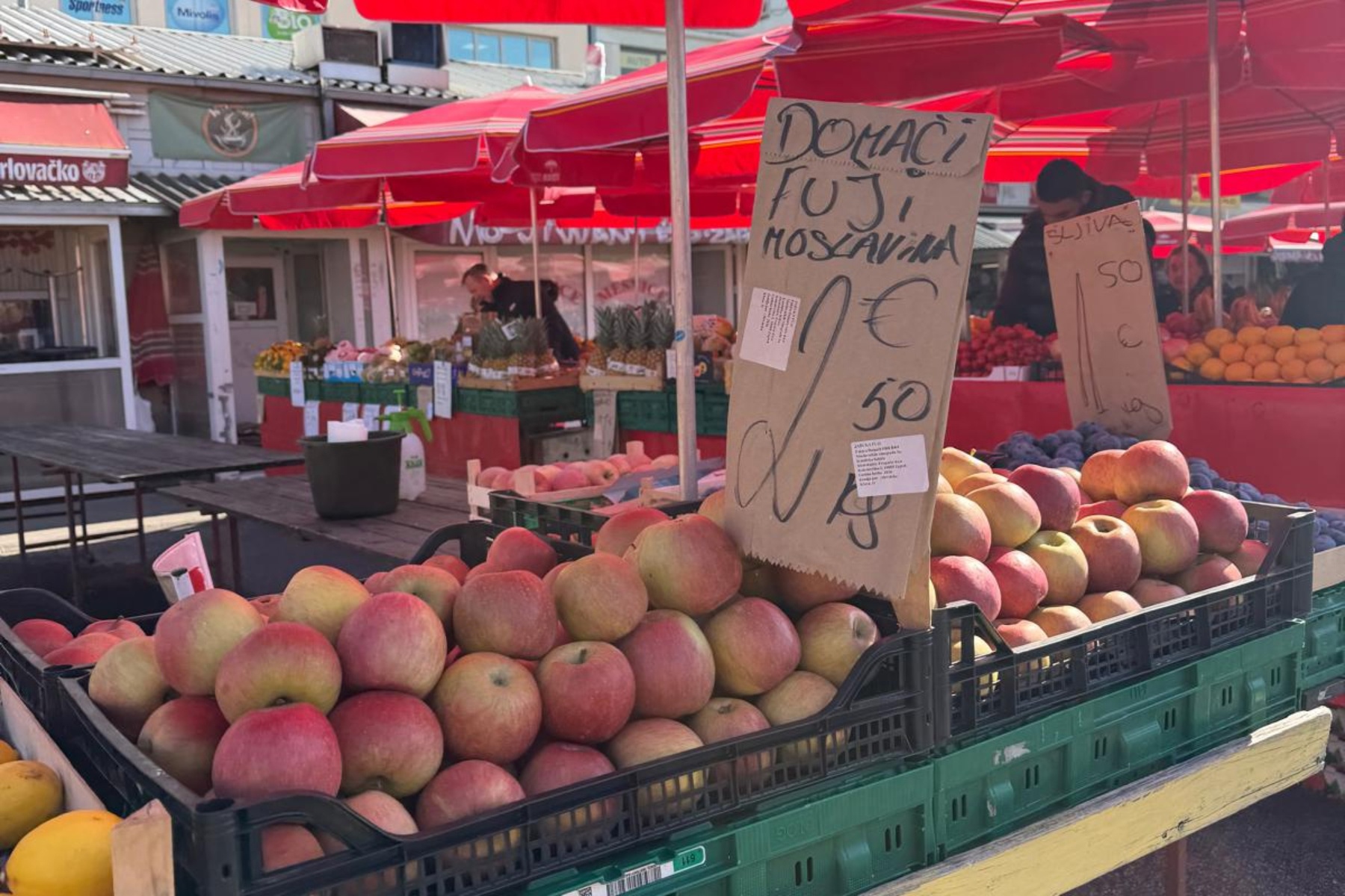 Kesteni, mandarine i buče stigli na zagrebačke tržnice. Pogledajte cijene