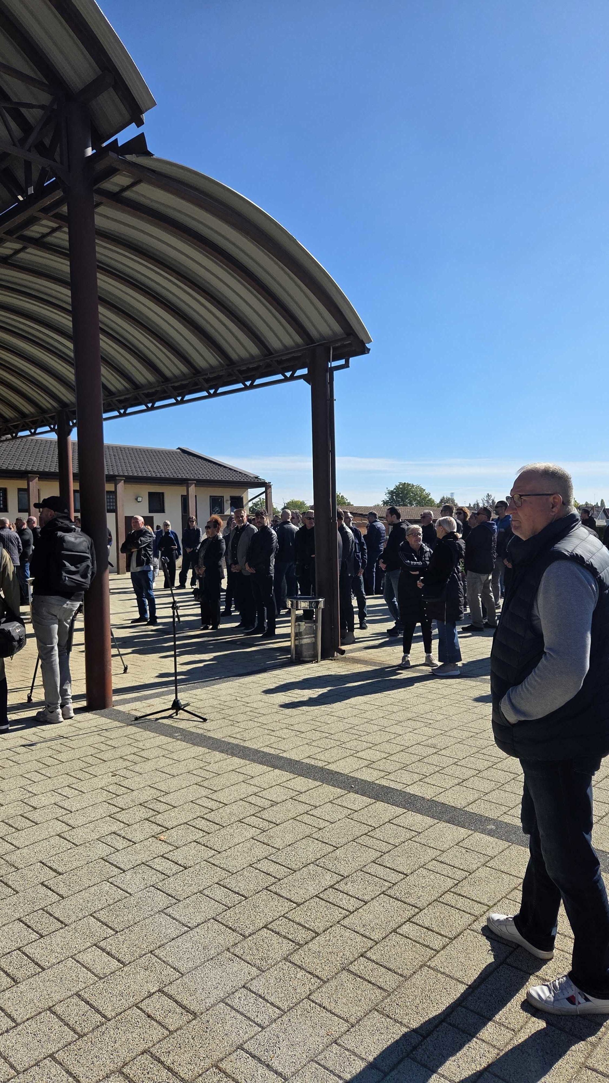 Prijatelji i kolege opraštaju se od Gorana Bareta u Vinkovcima