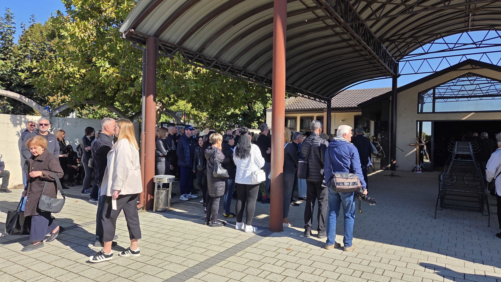 Prijatelji i kolege opraštaju se od Gorana Bareta u Vinkovcima