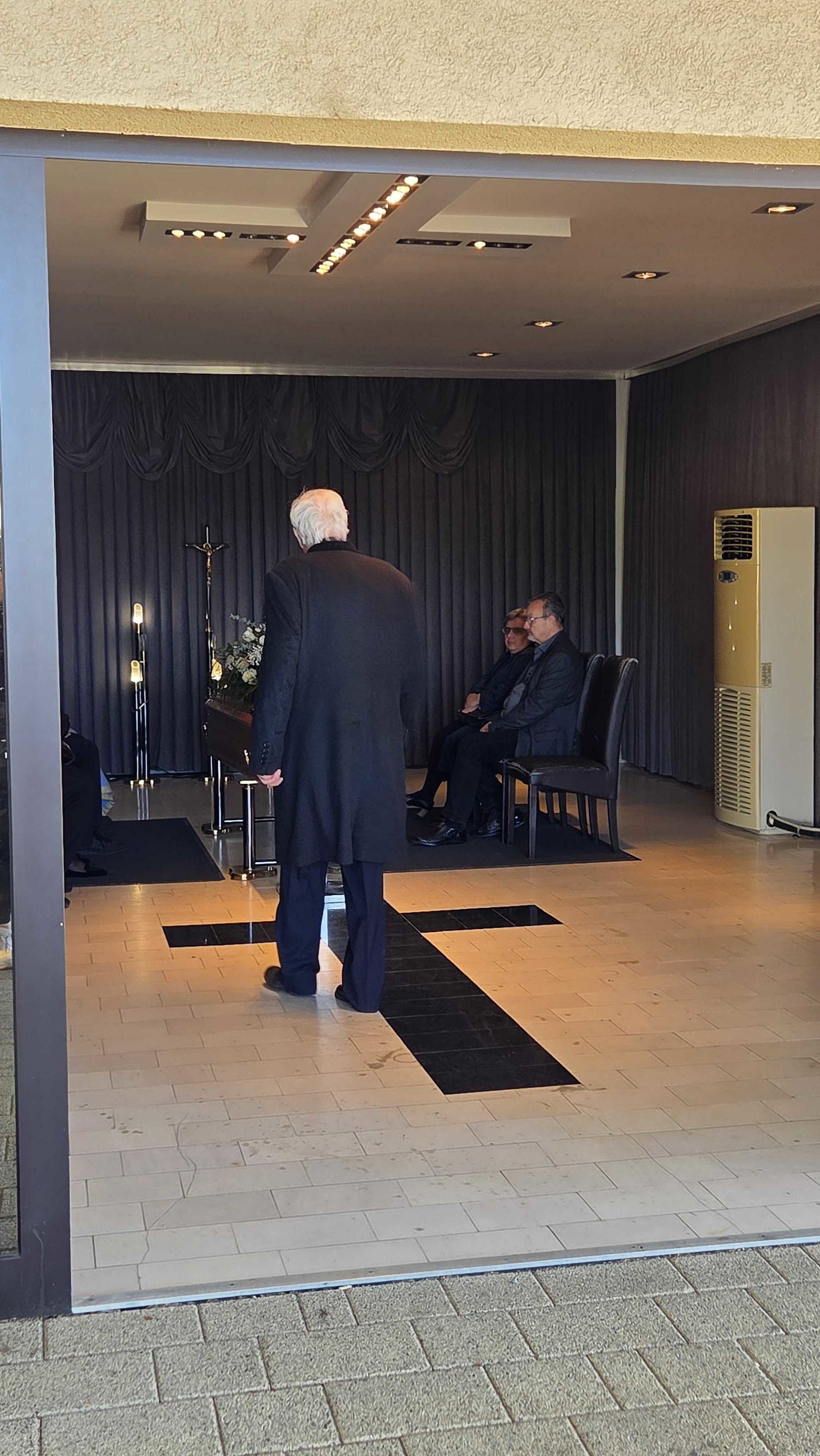 Prijatelji i kolege opraštaju se od Gorana Bareta u Vinkovcima