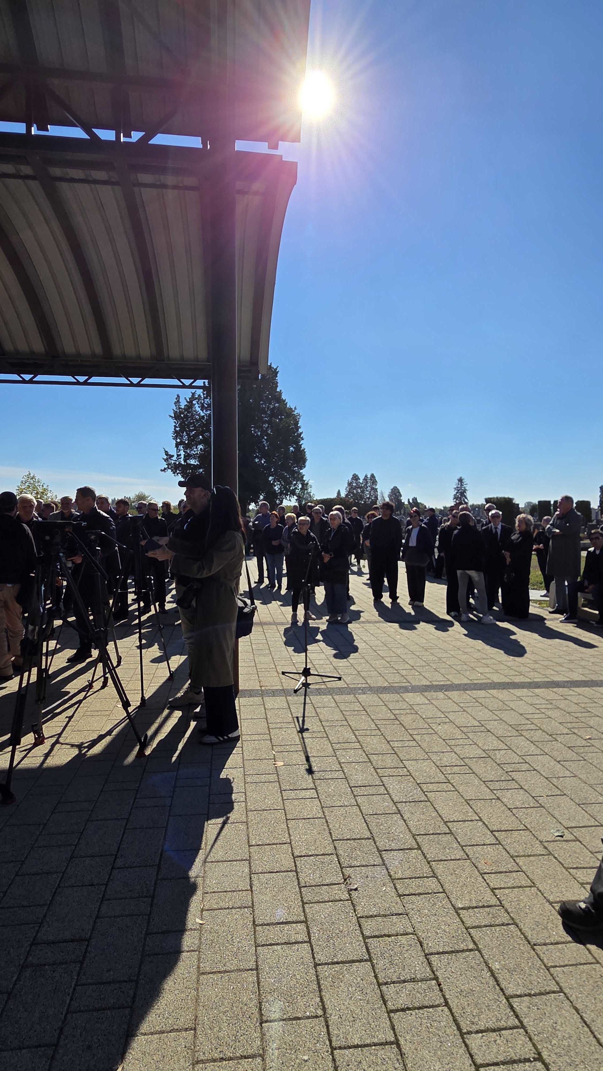 Prijatelji i kolege opraštaju se od Gorana Bareta u Vinkovcima