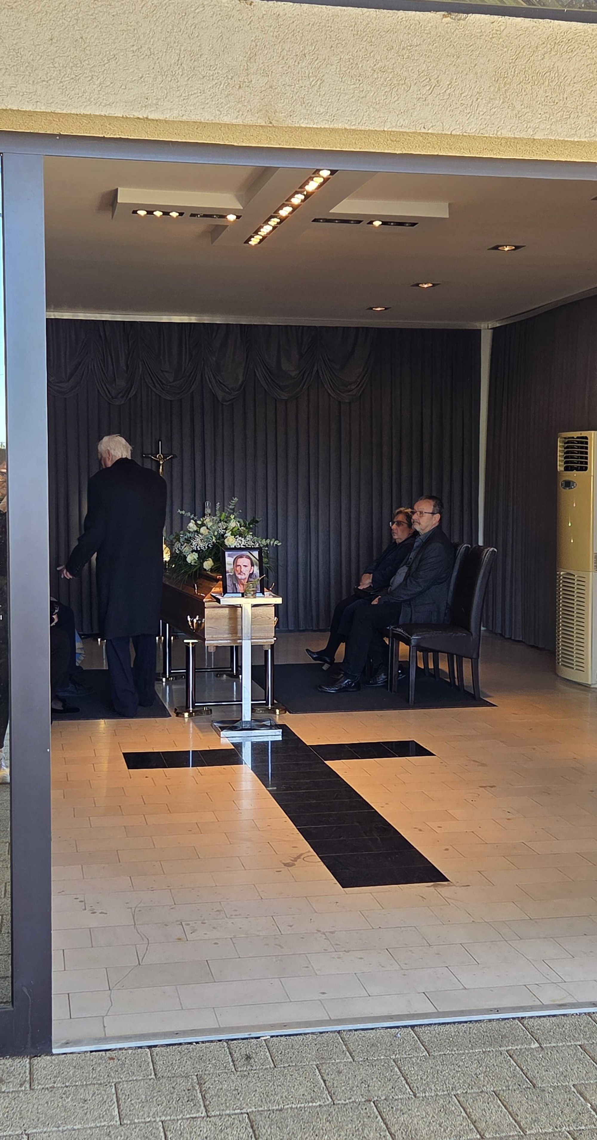 Prijatelji i kolege opraštaju se od Gorana Bareta u Vinkovcima