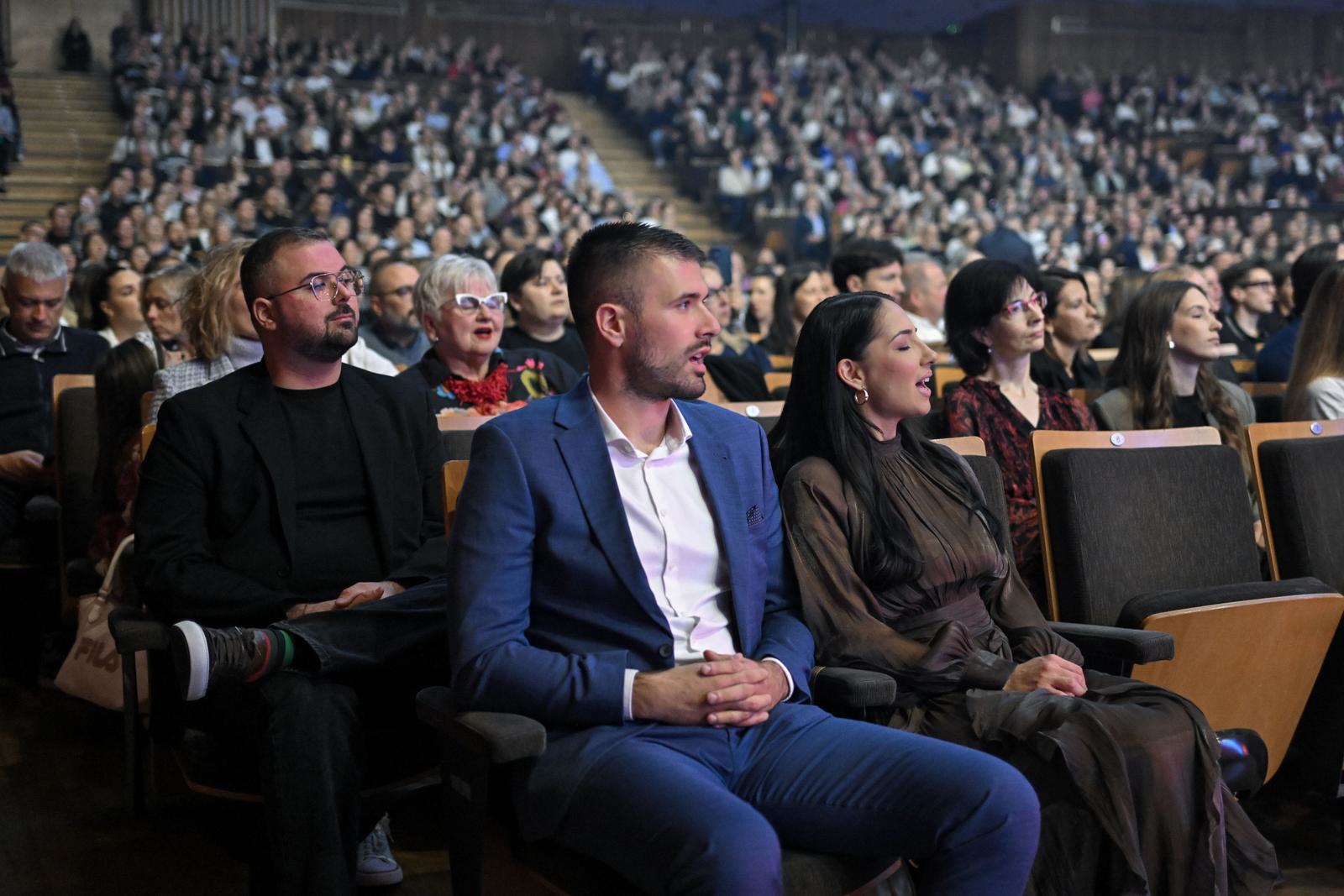 FOTO Alan Hržica pjevao u Lisinskom, u publici sestre Husar, Nina Badrić...