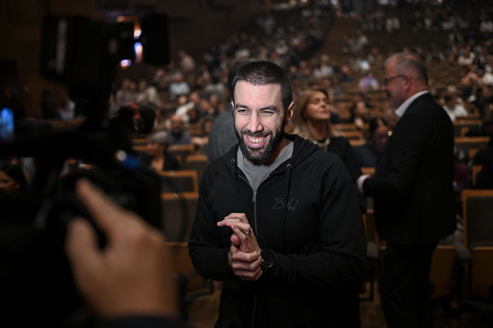 FOTO Alan Hržica pjevao u Lisinskom, u publici sestre Husar, Nina Badrić...