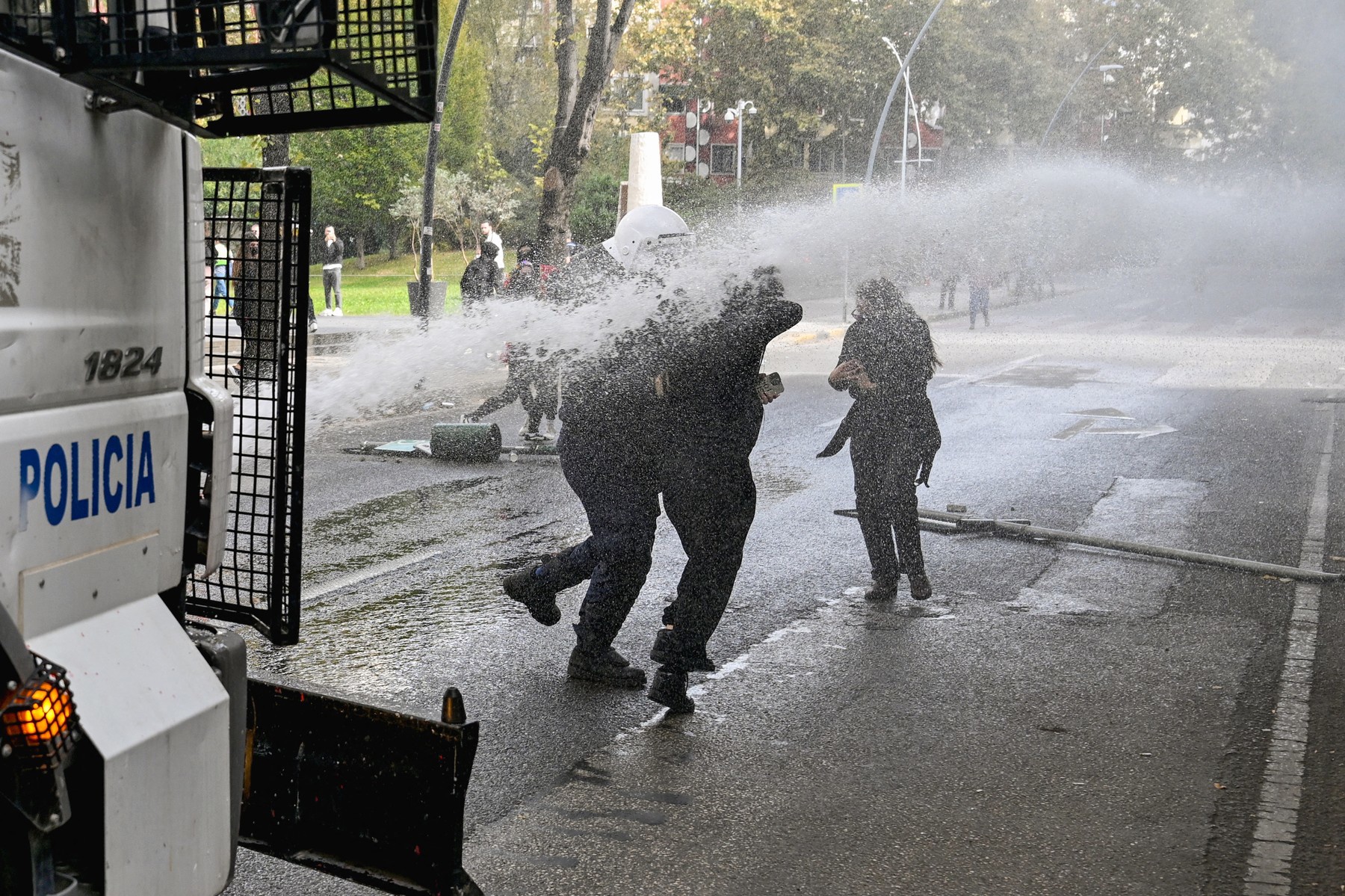 VIDEO Žestoki neredi u Tirani. Gore državne zgrade i banke, deseci uhićenih