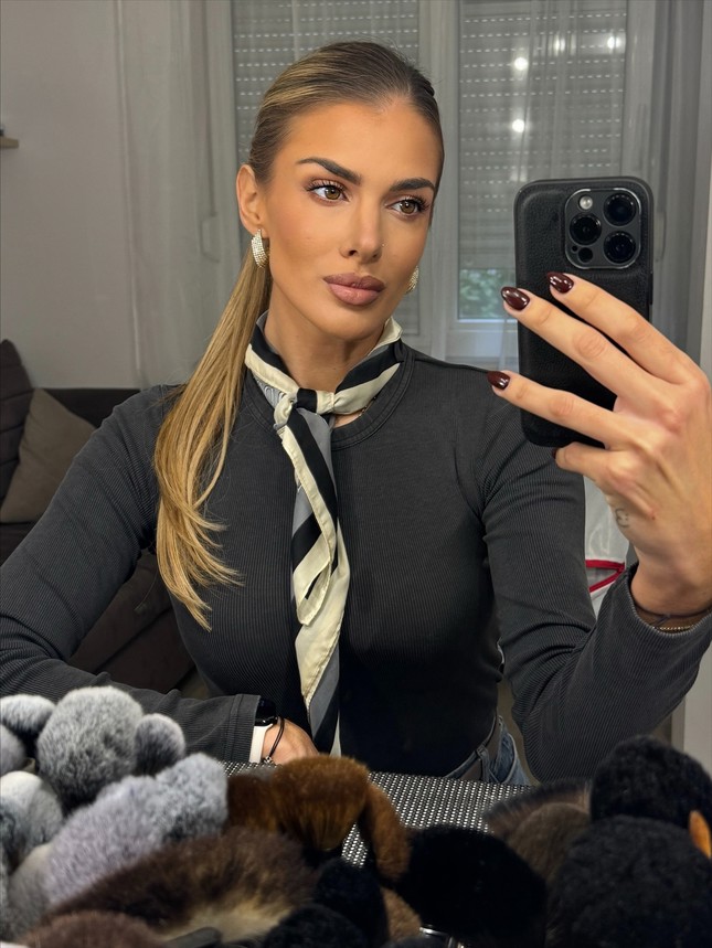 Voditeljica privukla pažnju fotografa na Poljudu. Evo tko je ona