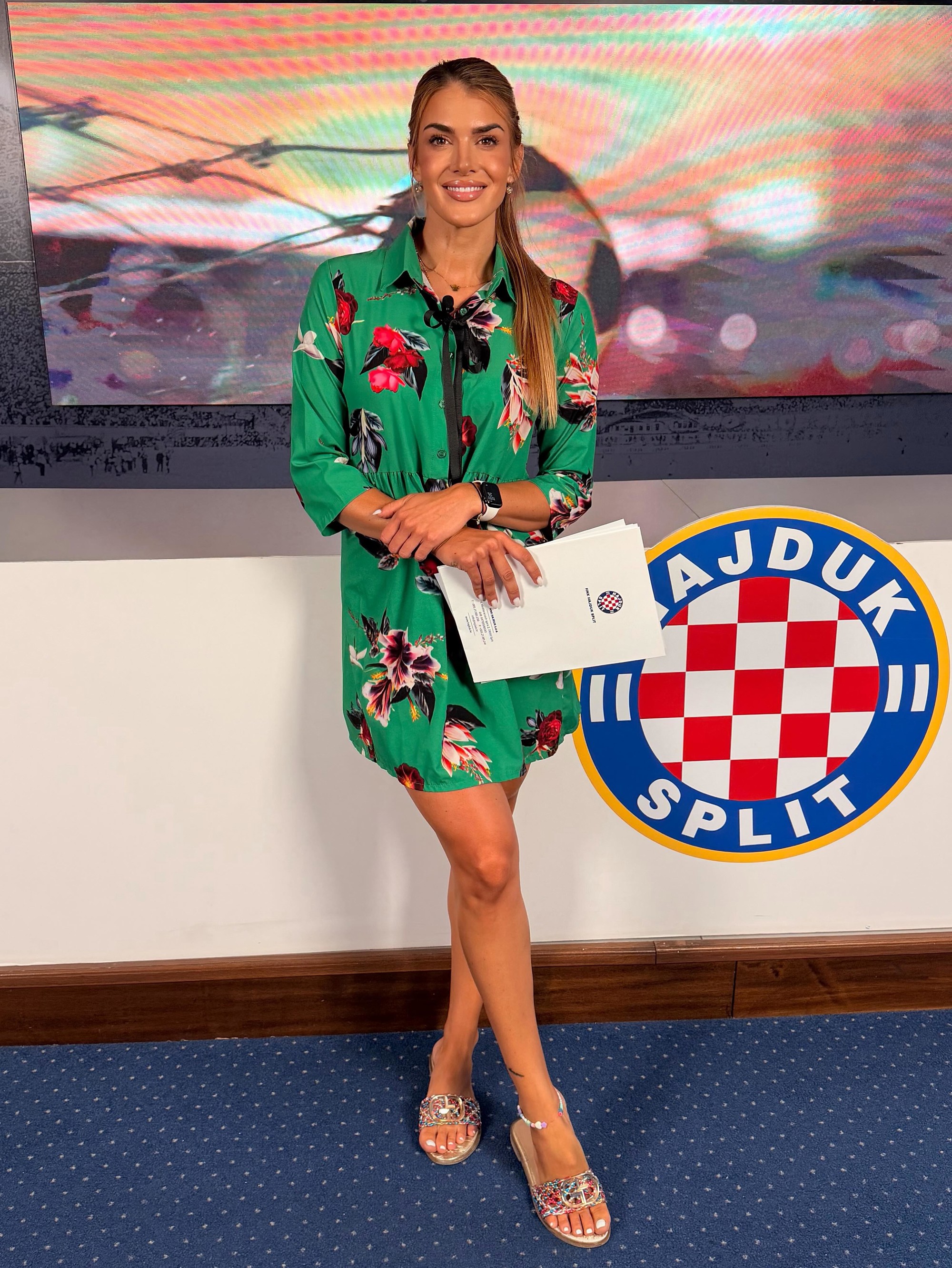 Voditeljica privukla pažnju fotografa na Poljudu. Evo tko je ona
