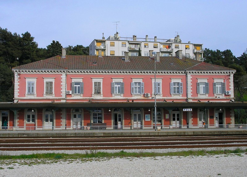 Kolodvor u Puli