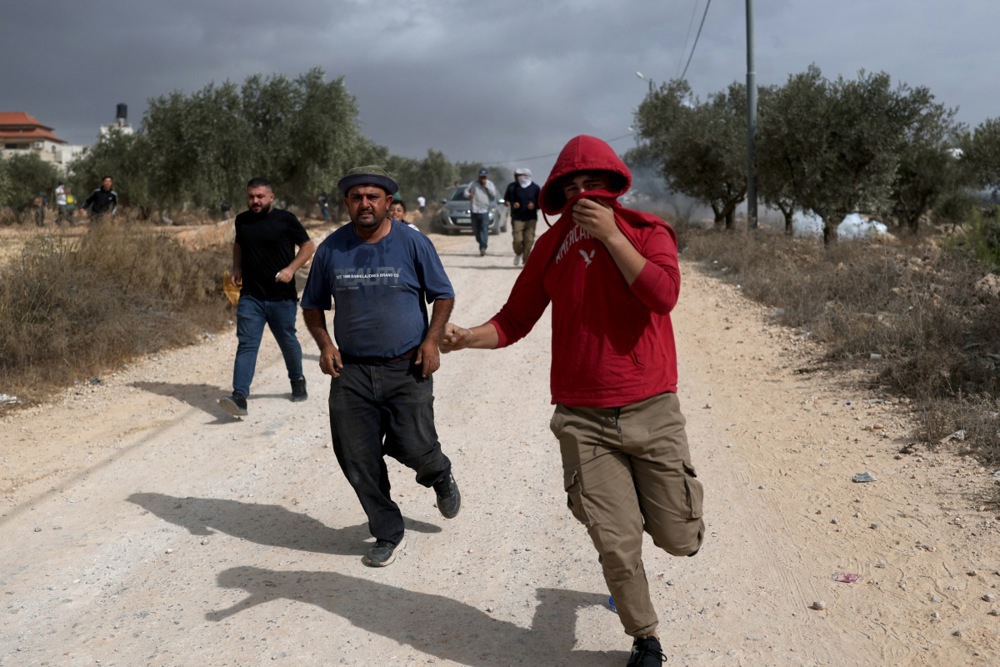 FOTO Izraelski rabin odobrio krađu maslina Palestincima na Zapadnoj obali