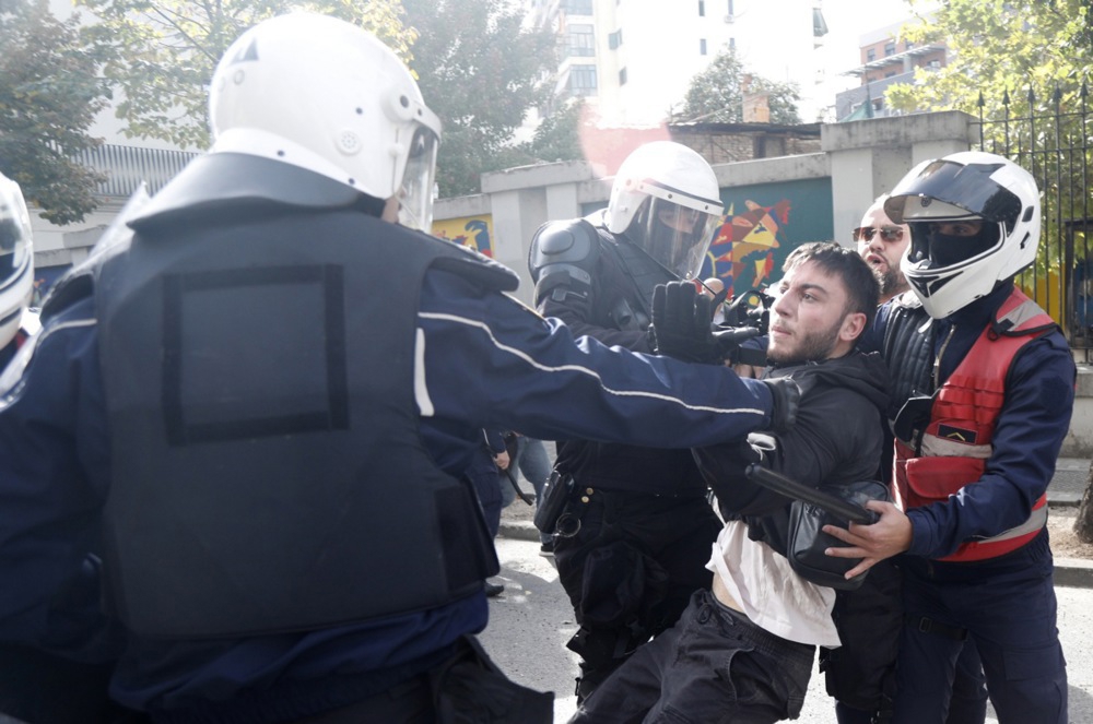 FOTO Eskaliralo u Albaniji. "Rama, podnesi ostavku prije nego što sve izgori"
