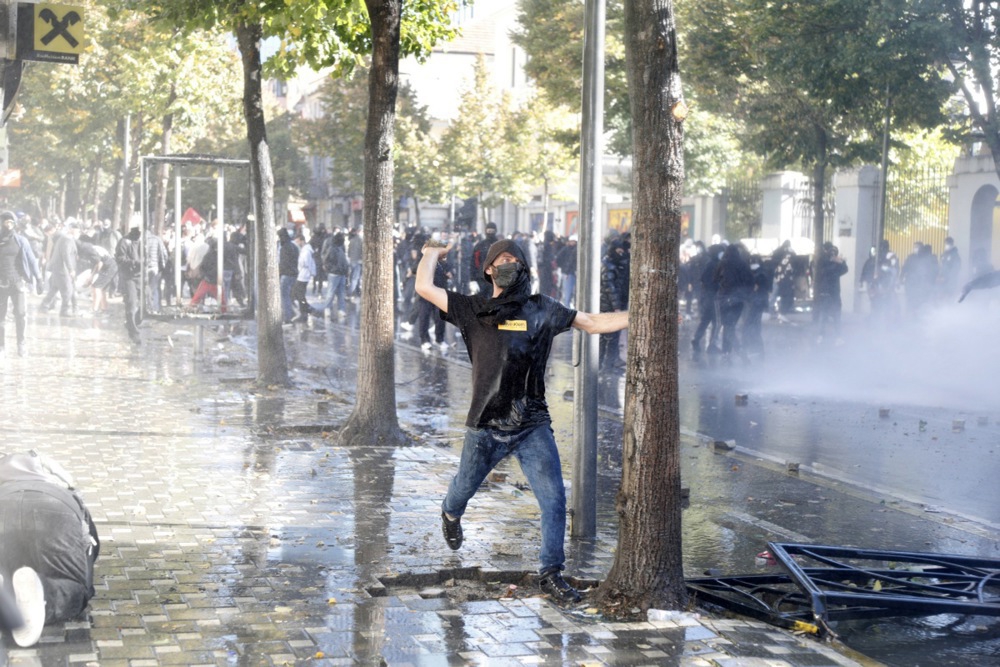FOTO Eskaliralo u Albaniji. "Rama, podnesi ostavku prije nego što sve izgori"