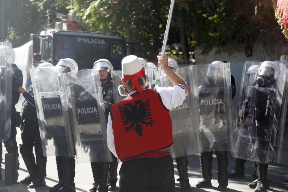 FOTO Eskaliralo u Albaniji. "Rama, podnesi ostavku prije nego što sve izgori"