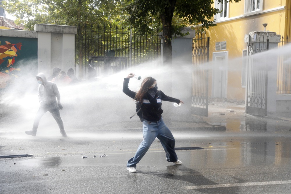 FOTO Eskaliralo u Albaniji. "Rama, podnesi ostavku prije nego što sve izgori"