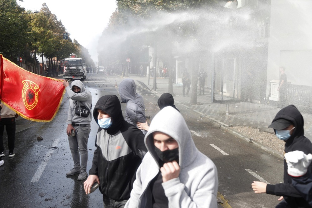 FOTO Eskaliralo u Albaniji. "Rama, podnesi ostavku prije nego što sve izgori"