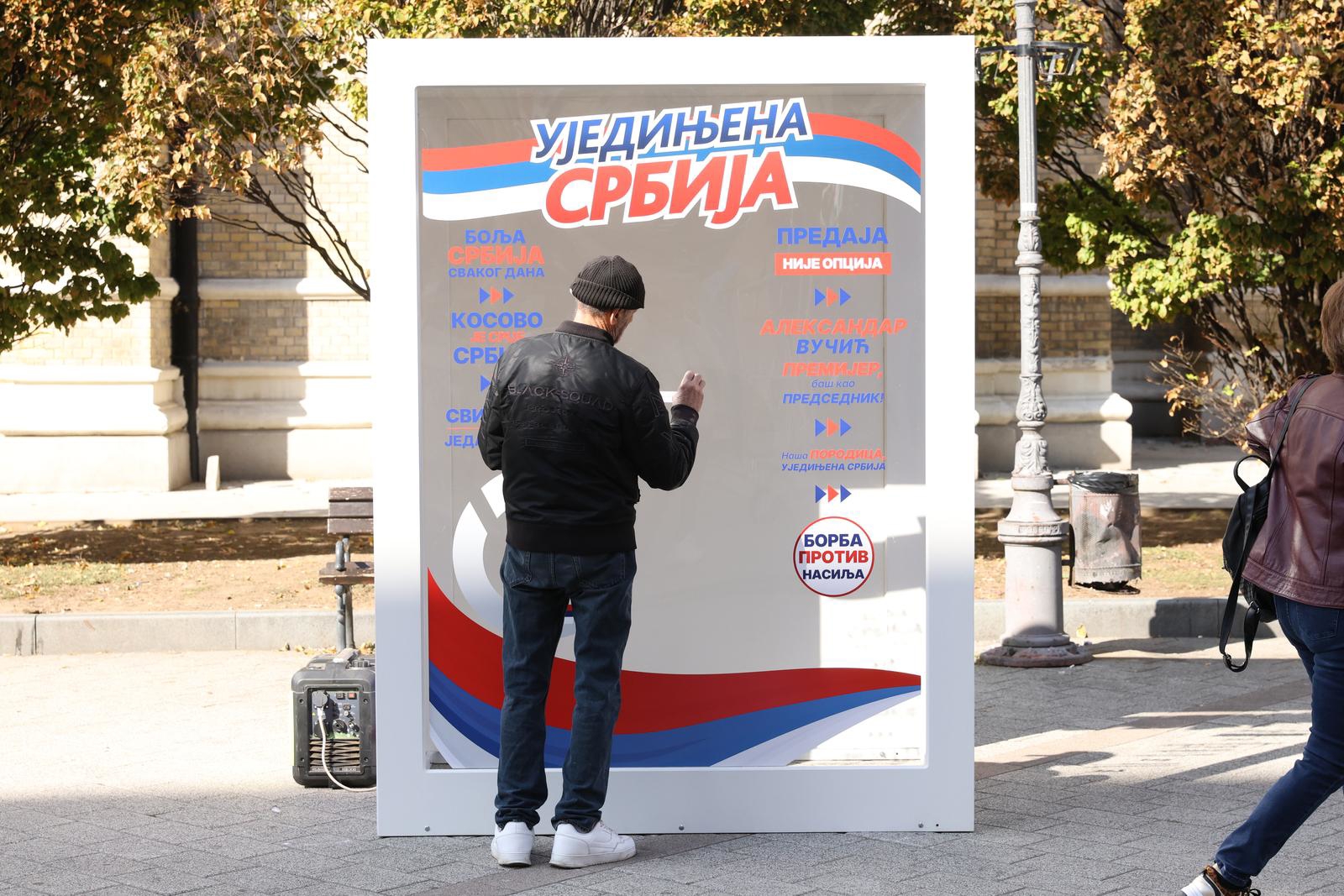 VIDEO Na Vučićevom skupu u Novom Sadu mahali zastavom Ratka Mladića