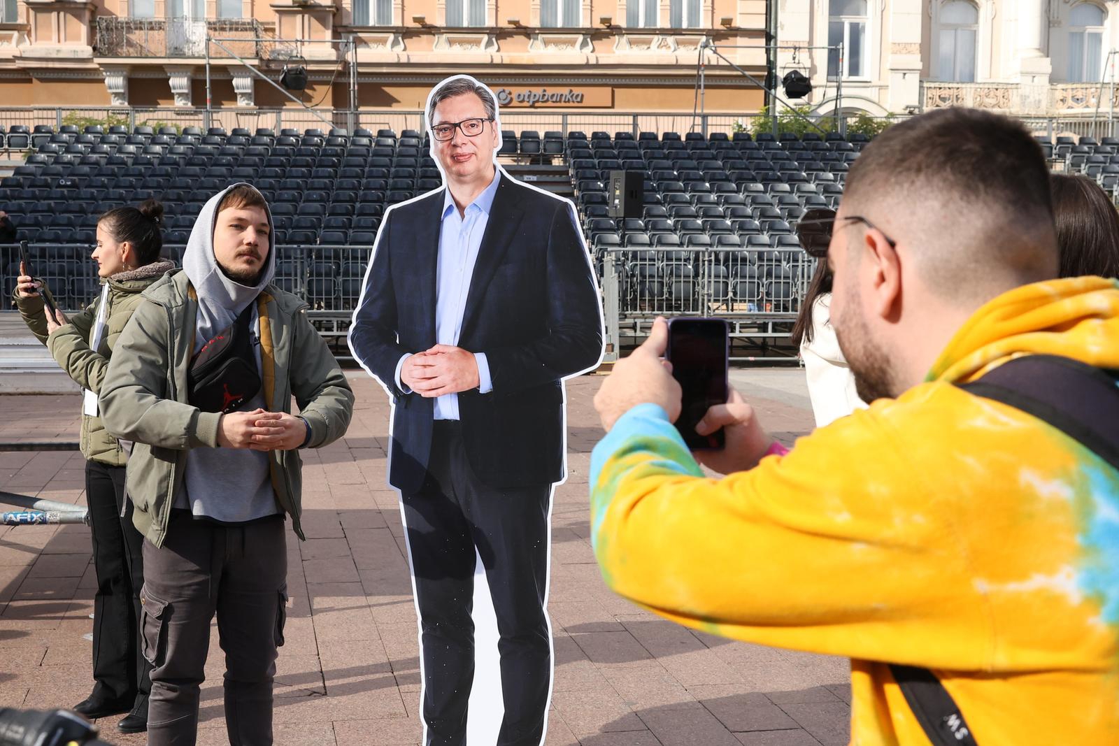 VIDEO Na Vučićevom skupu u Novom Sadu mahali zastavom Ratka Mladića