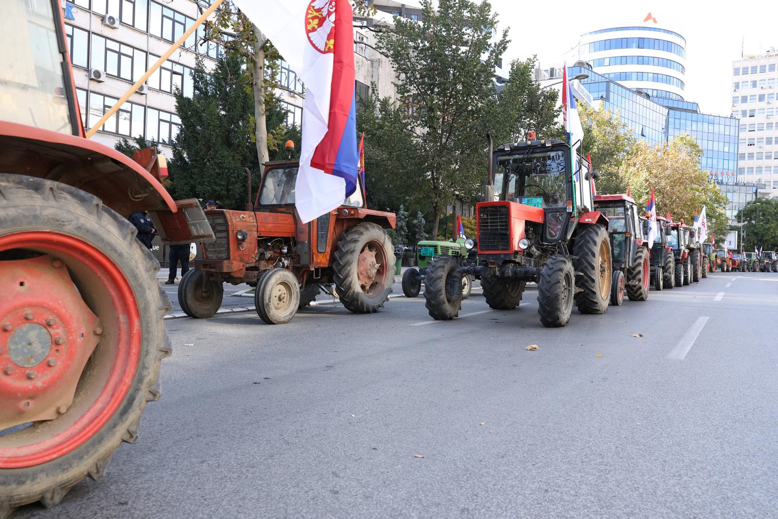 VIDEO Na Vučićevom skupu u Novom Sadu mahali zastavom Ratka Mladića