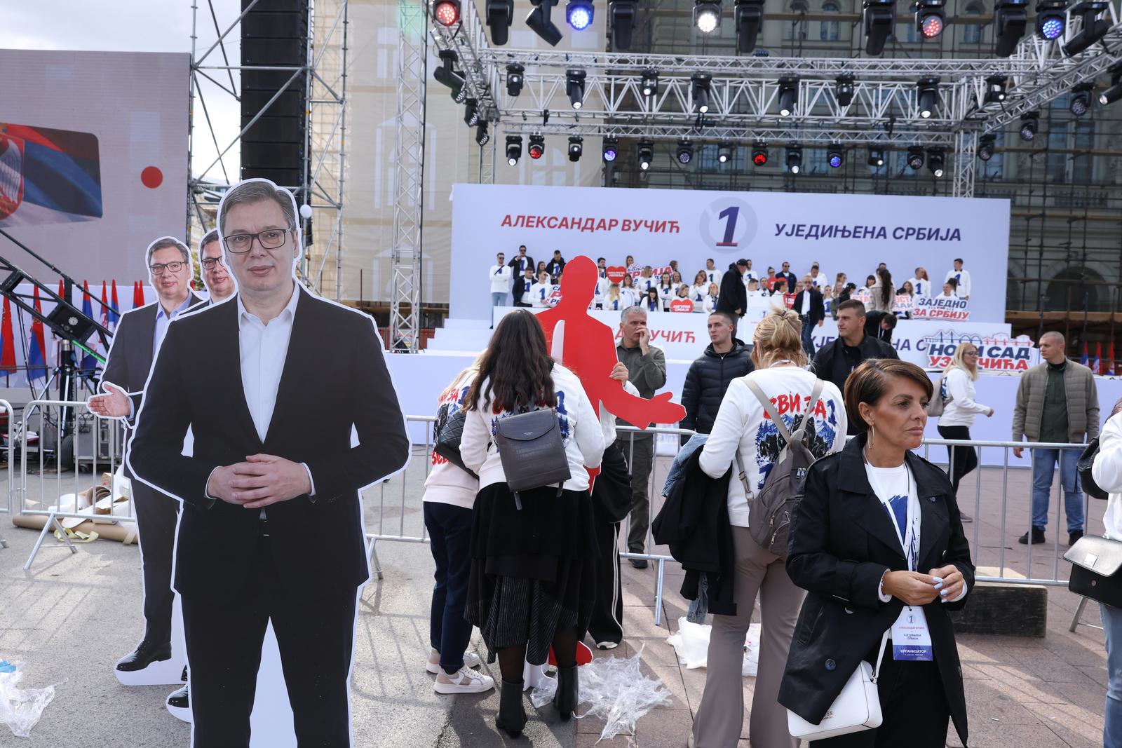 VIDEO Na Vučićevom skupu u Novom Sadu mahali zastavom Ratka Mladića
