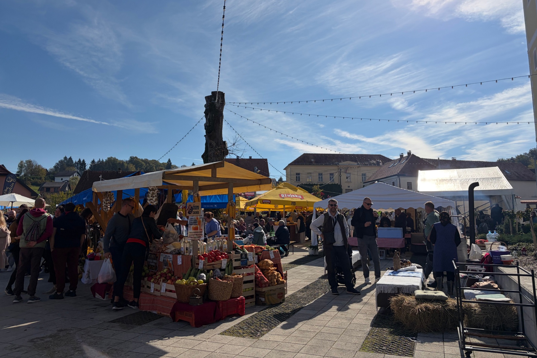 Održava se manifestacija posvećena štruklima, štrudlama i kestenima. Bili smo